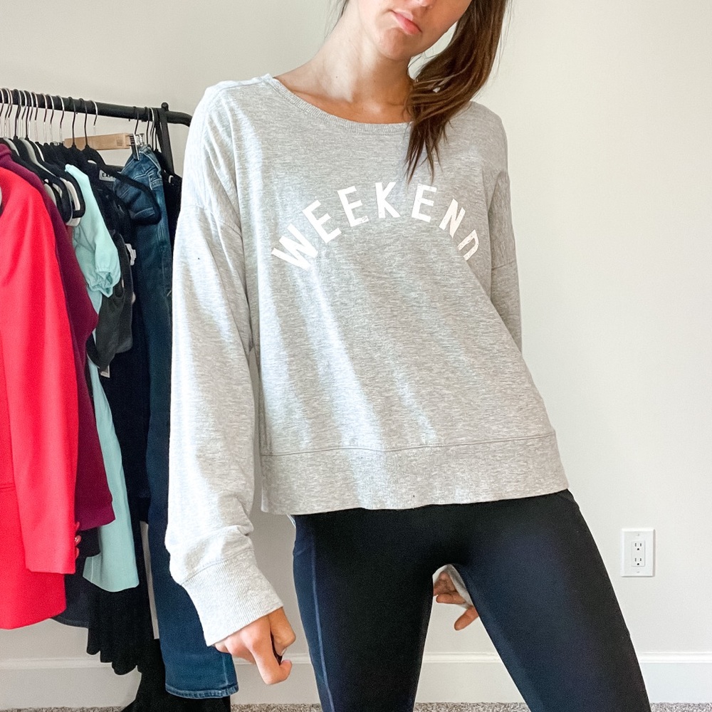 GAP BODY • heather gray pullover lounge sweatshirt white weekend letters medium